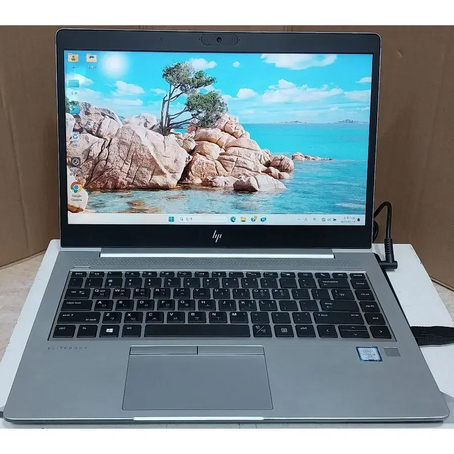 i5 노트북 HP 840 G5/ 화면 좌측 상단 흰색 큰 반점 2개 보임