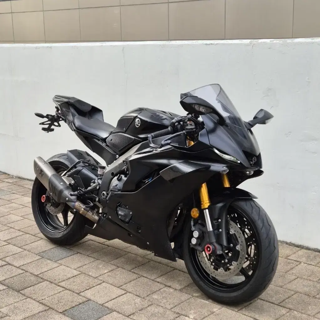 2019 야마하 R6 아크라 풀배기 판매합니다.