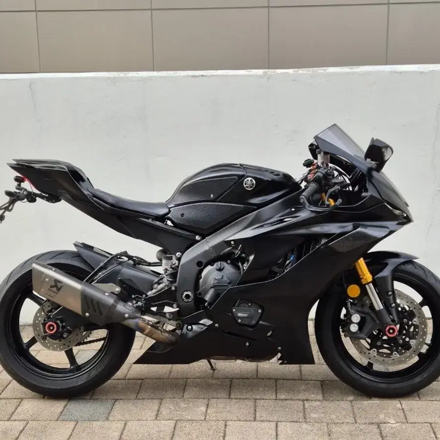 2019 야마하 R6 아크라 풀배기 판매합니다.