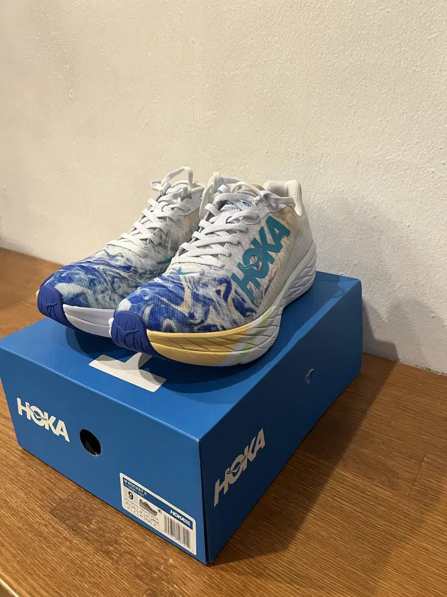 호카 로켓 x 270 새상품 (hoka rocket x)