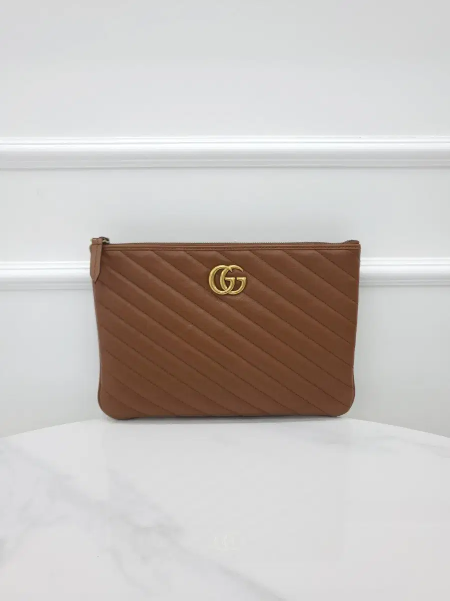 GUCCI GG Marmont Leather Pouch 525541