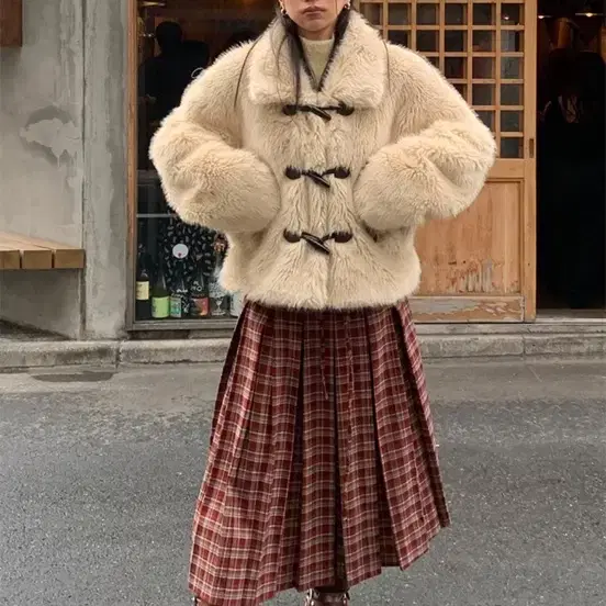 마가린핑거스 TOGGLE FUR JACKET 퍼 자켓 베이지