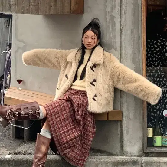 마가린핑거스 TOGGLE FUR JACKET 퍼 자켓 베이지