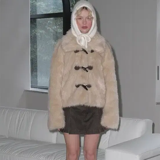 마가린핑거스 TOGGLE FUR JACKET 퍼 자켓 베이지