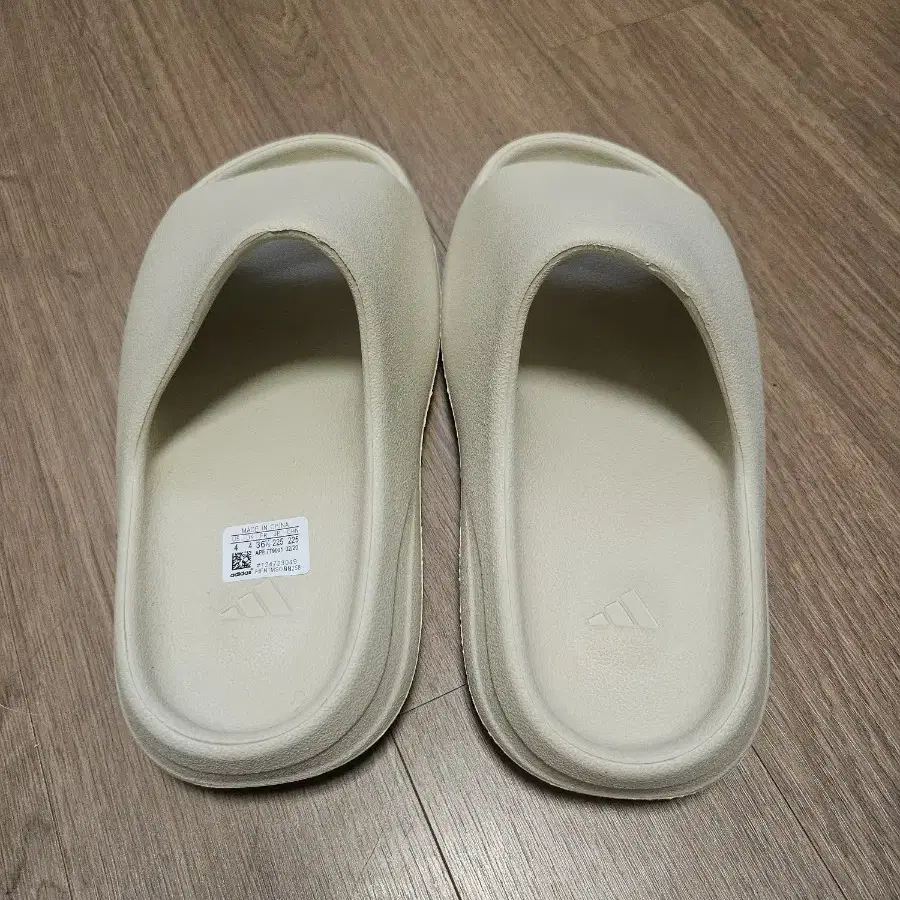 [새상품] 아디다스 YEEZY (이지) SLIDE PURE 225