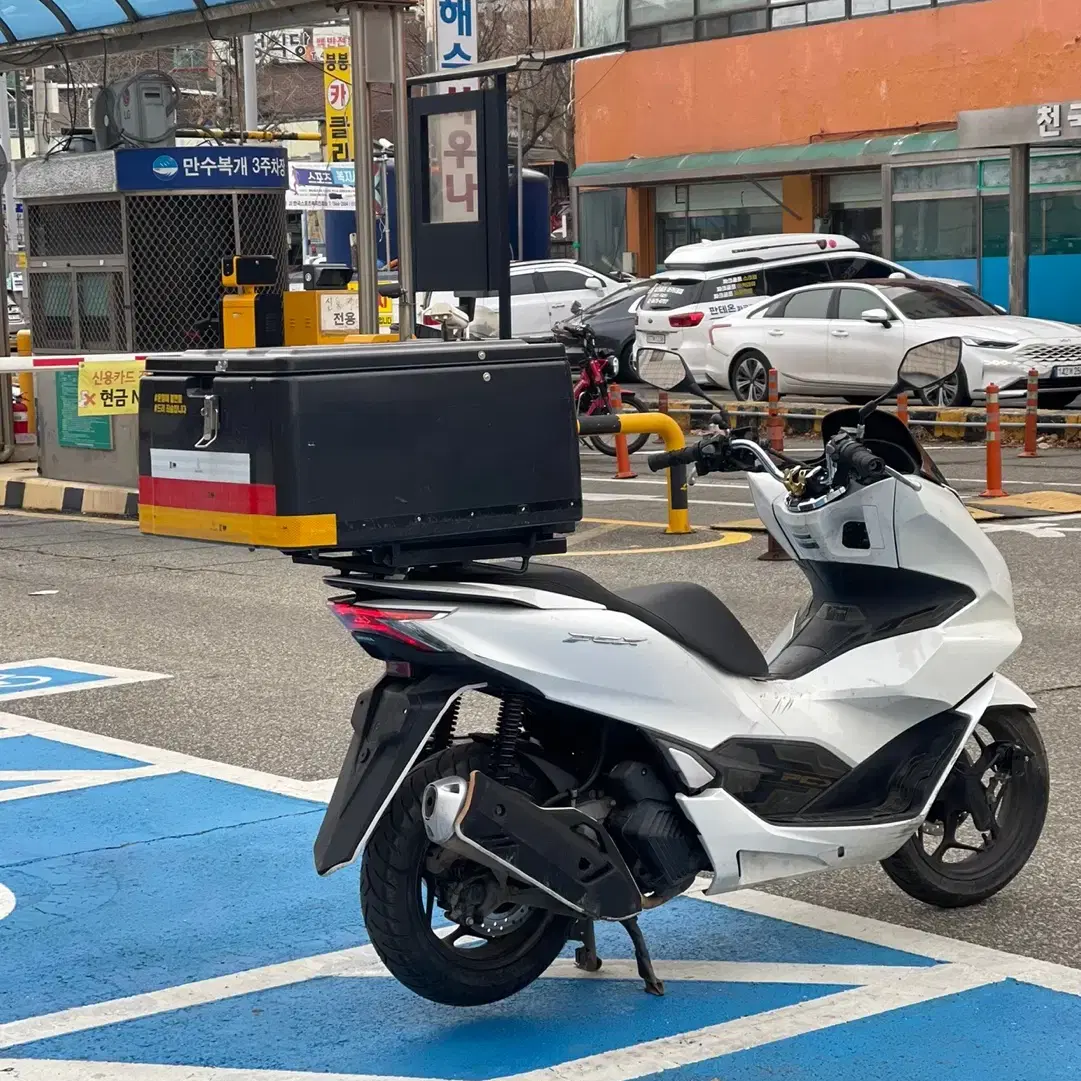 21년식 ABS모델 pcx125  깔끔한차량 저렴하게 판매합니다.