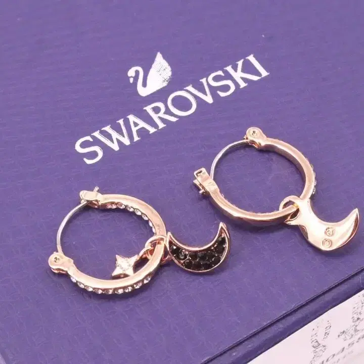 SWAROVSKI  스와로브스키  달 귀걸이