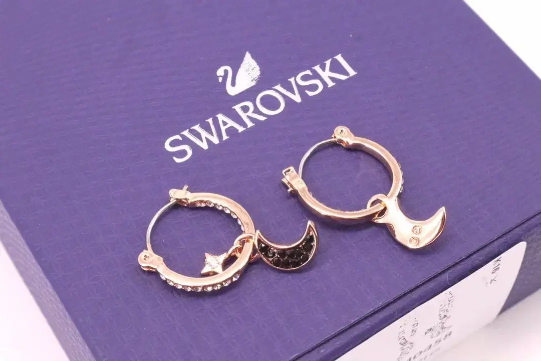 SWAROVSKI  스와로브스키  달 귀걸이