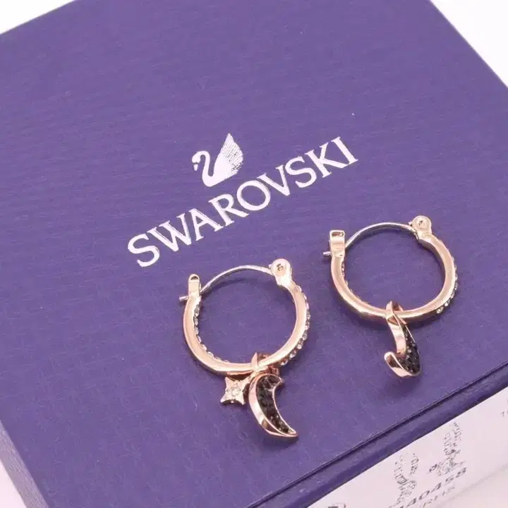 SWAROVSKI  스와로브스키  달 귀걸이