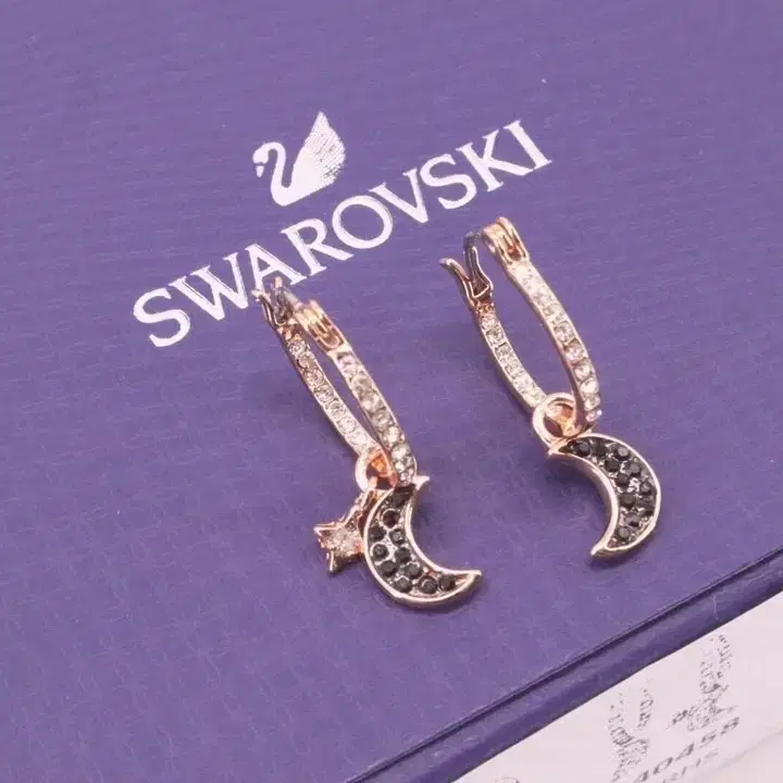 SWAROVSKI  스와로브스키  달 귀걸이