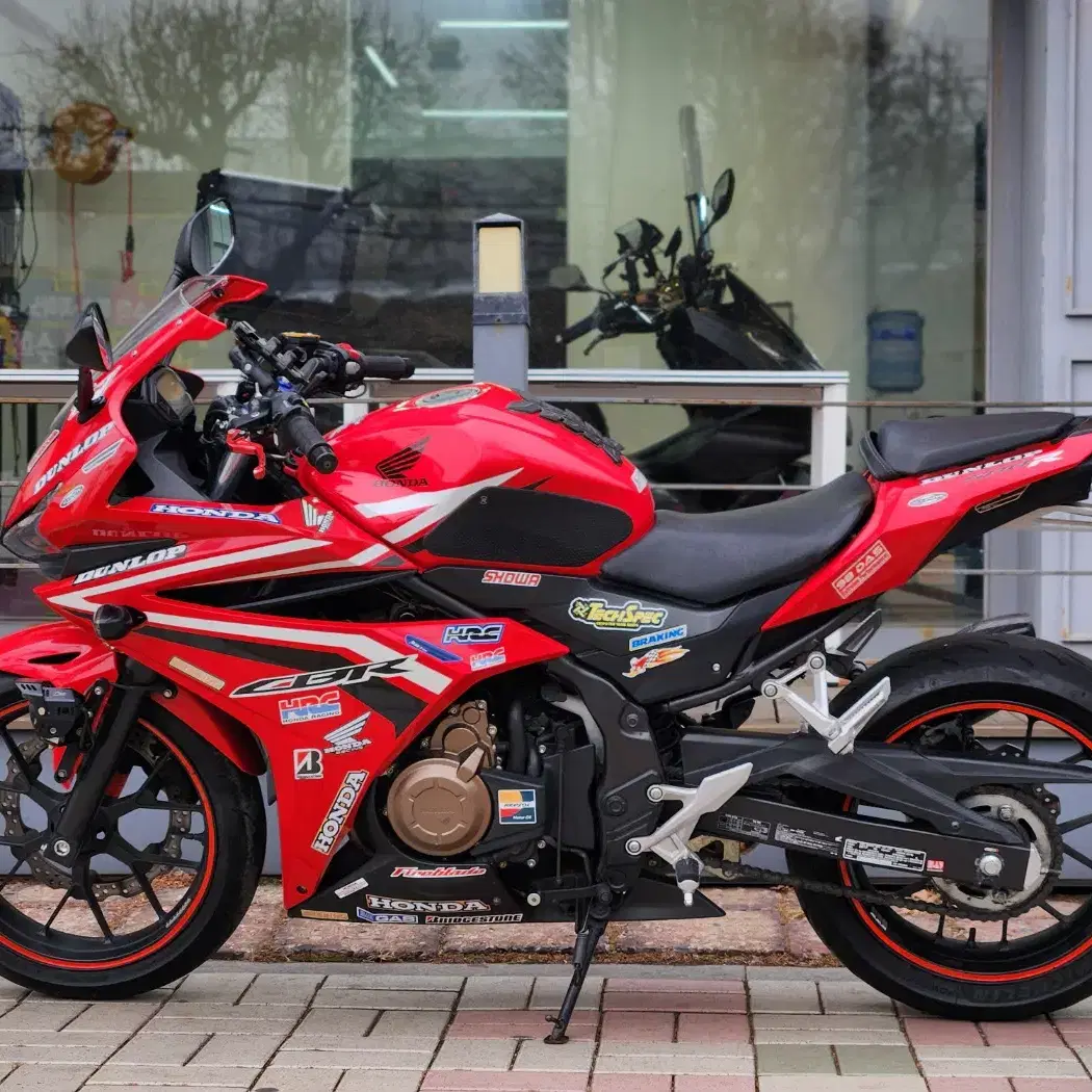 2017년식 혼다 CBR500R 11000KM 옵션다수 판매합니다.