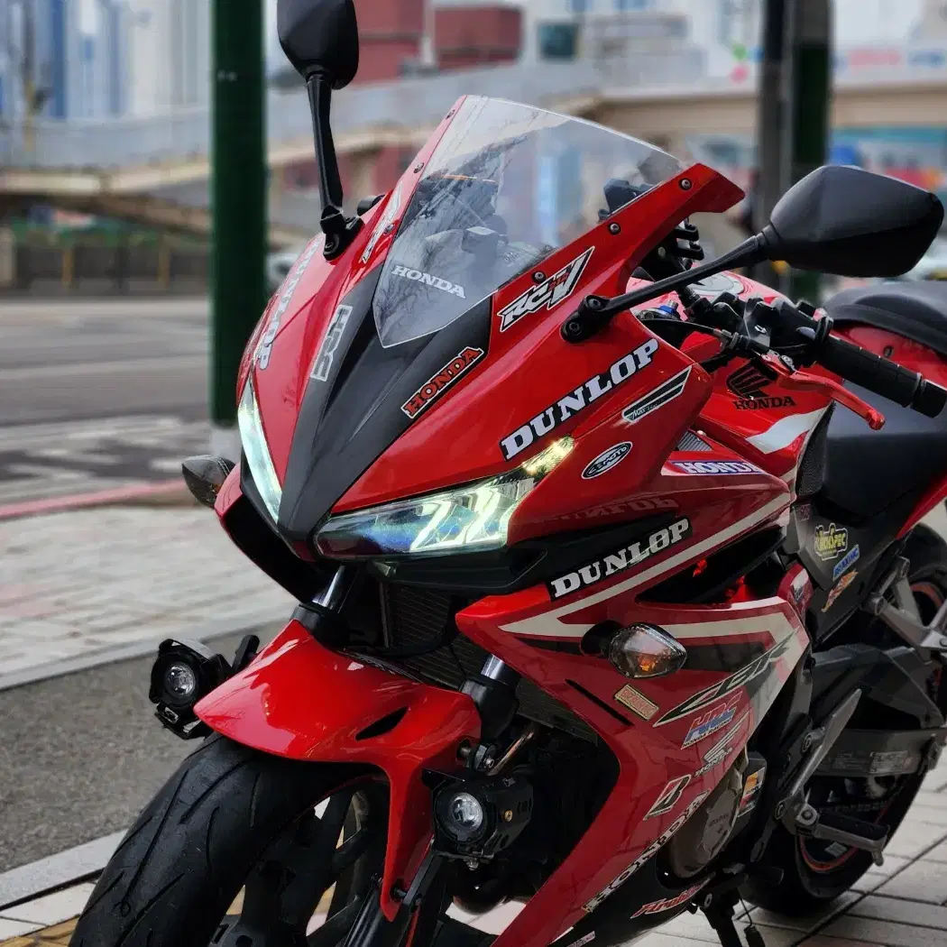 2017년식 혼다 CBR500R 11000KM 옵션다수 판매합니다.