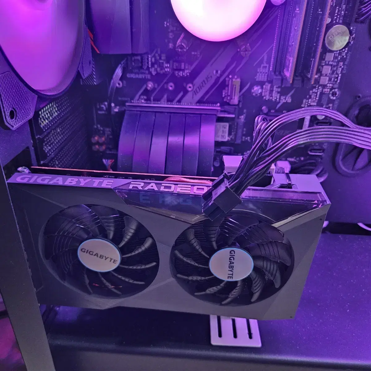 데스크탑 R5700G RX5600XT 본체 팝니다