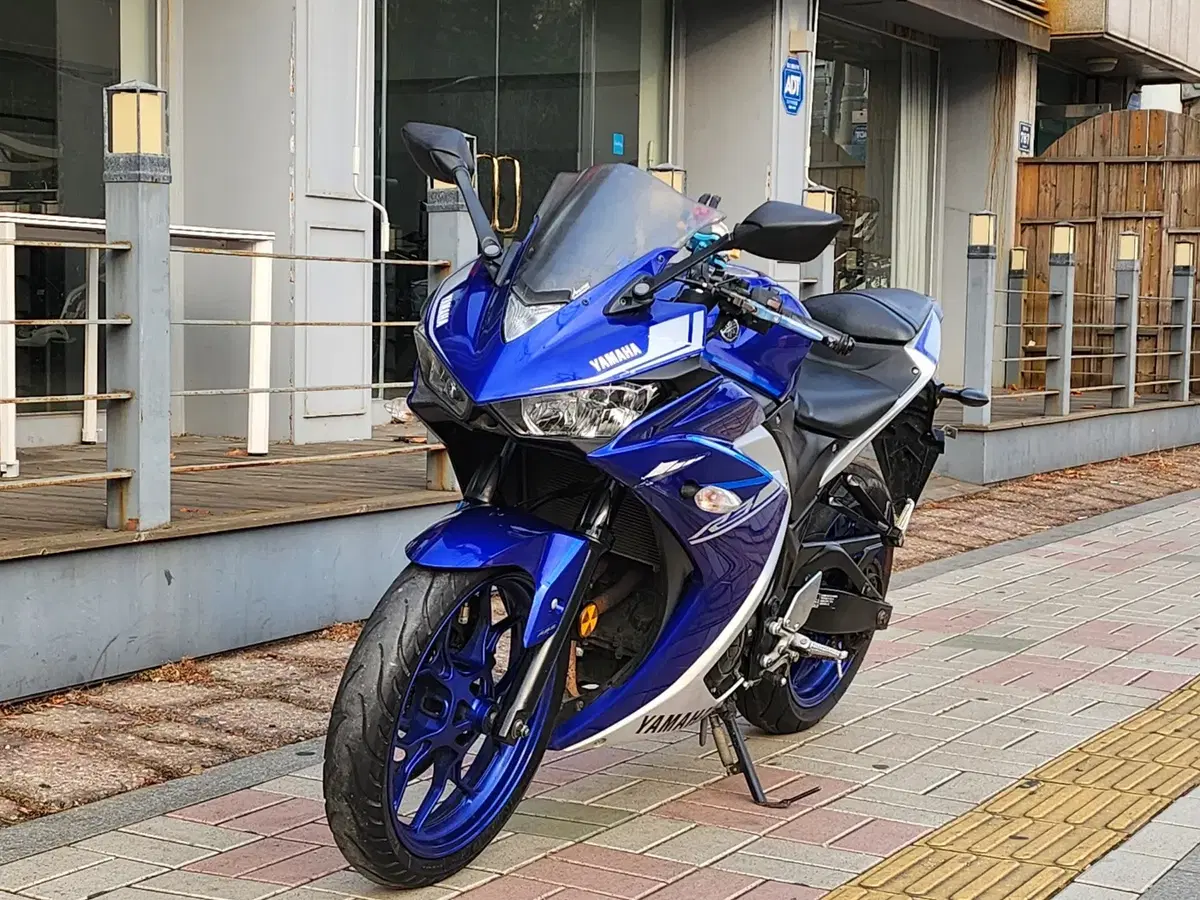 2017년식 야마하 YZF-R3 쿼터급입문용 판매합니다.