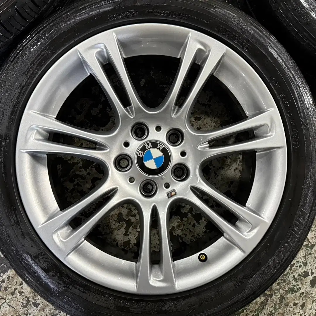 BMW F10 535D M팩 정품 18인치 휠타이어 판매