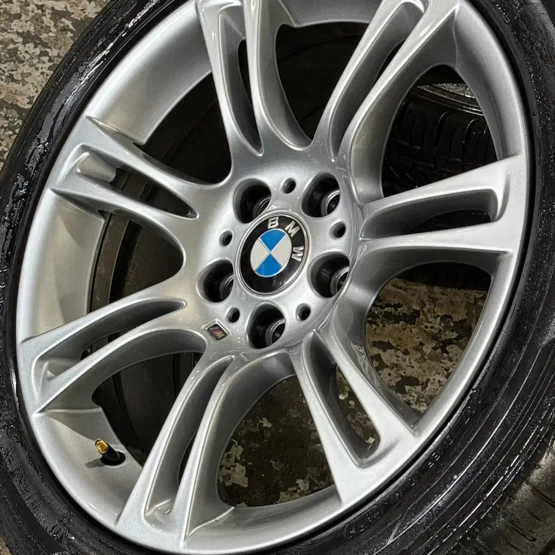 BMW F10 535D M팩 정품 18인치 휠타이어 판매