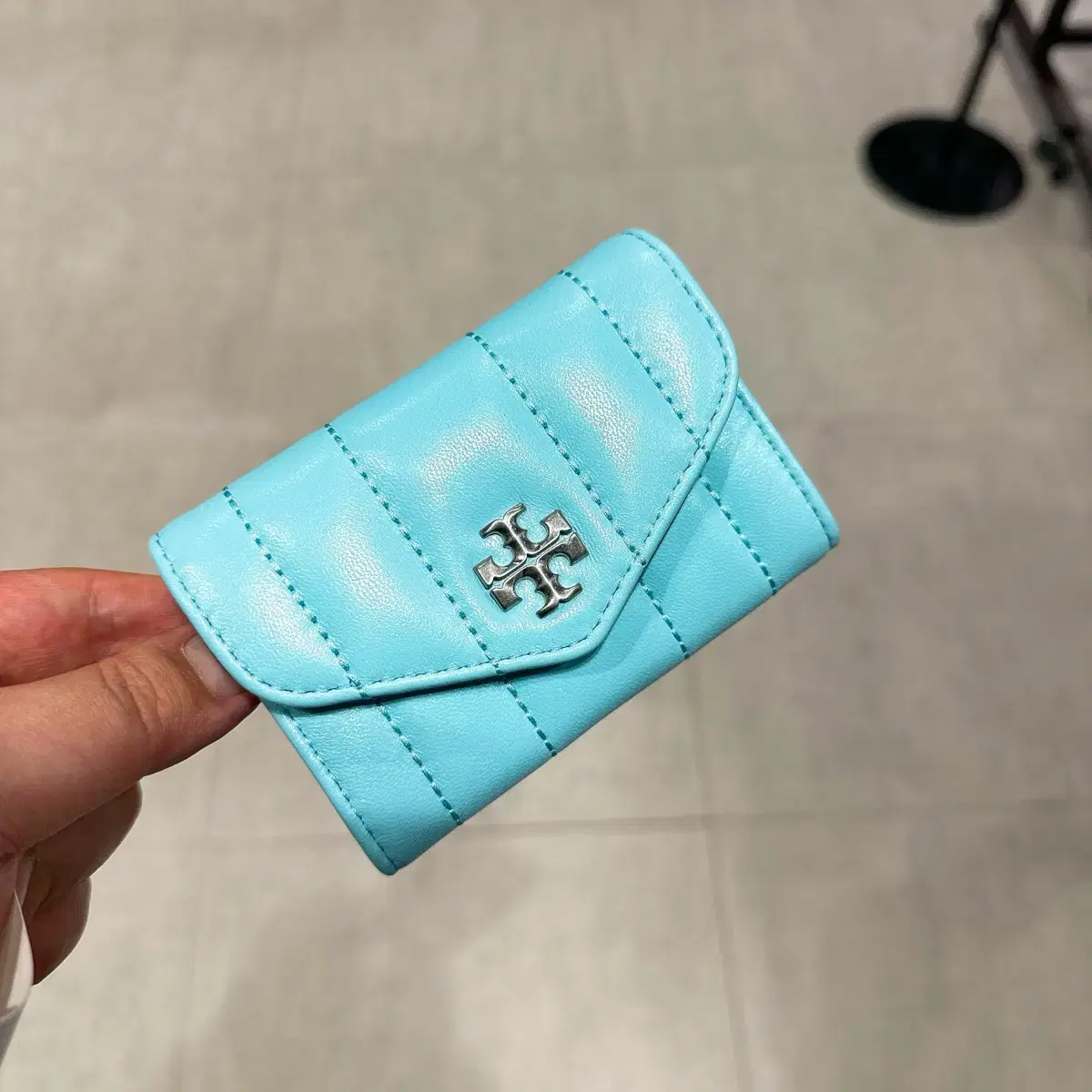 (Genuine/New) TORY BURCH Women's Lambskin Flap Kard Wallet