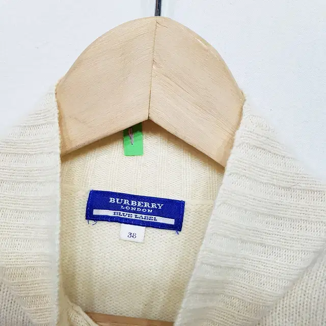 BURBERRY 블루라벨 모 100% 크롭 스웨터