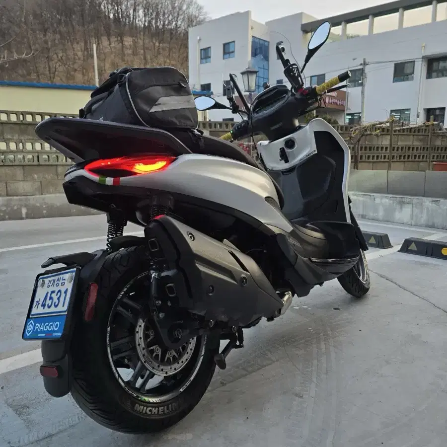 22년식 피아지오 버버리400CC