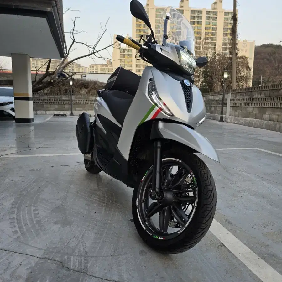 22년식 피아지오 버버리400CC