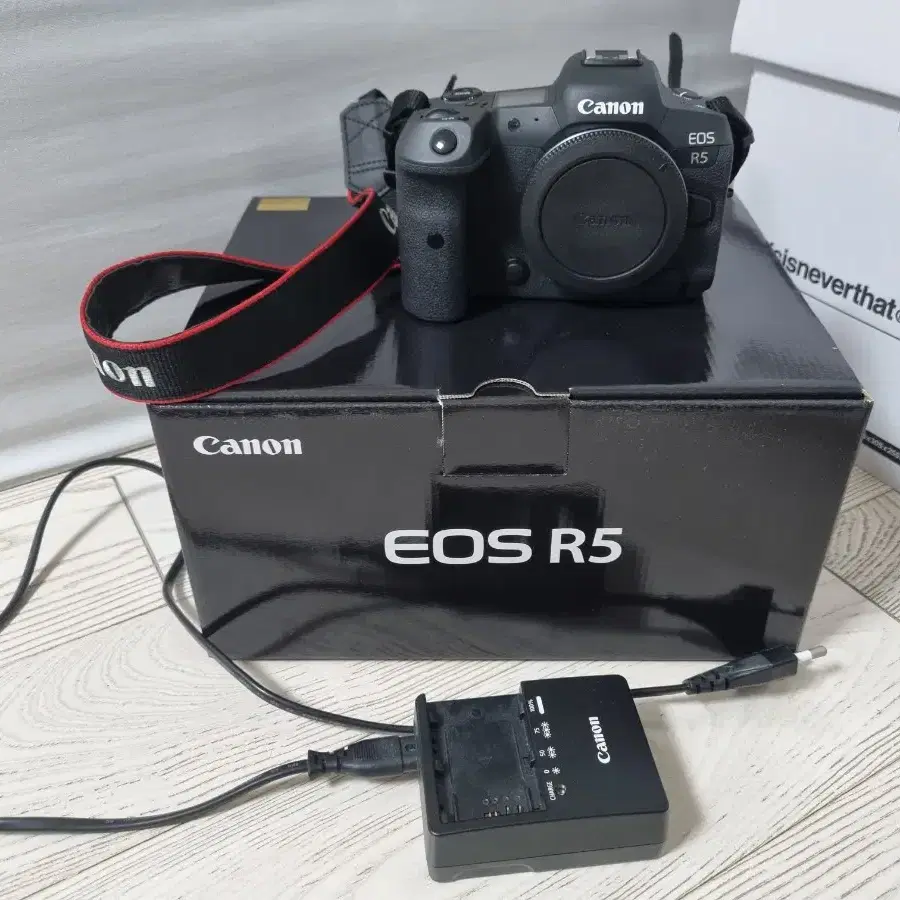 캐논 EOS R5(배터리+충전기 풀박스)