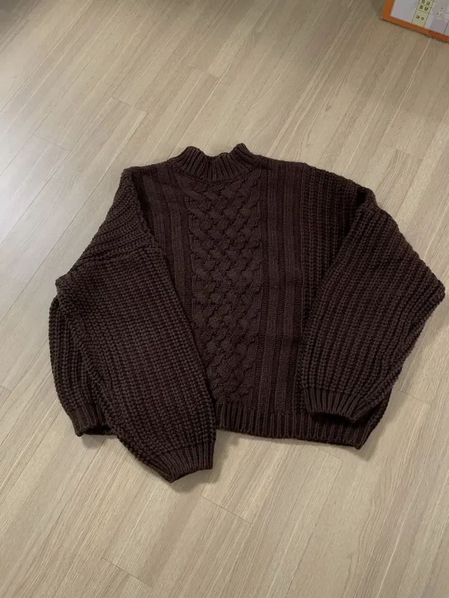 Brown twisted knit