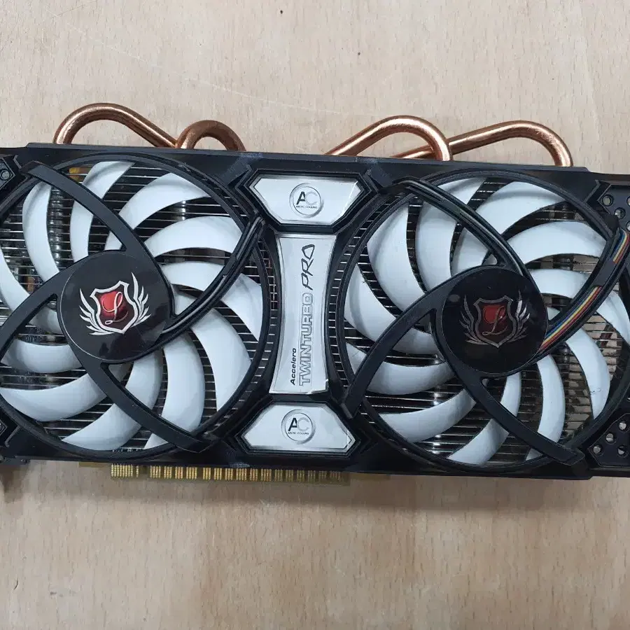 GTX 550TI 1G 그래픽카드 팬1개작동