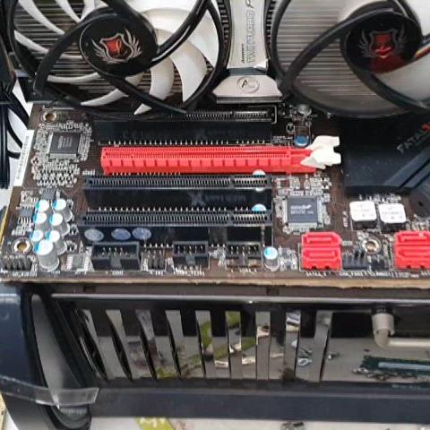 GTX 550TI 1G 그래픽카드 팬1개작동