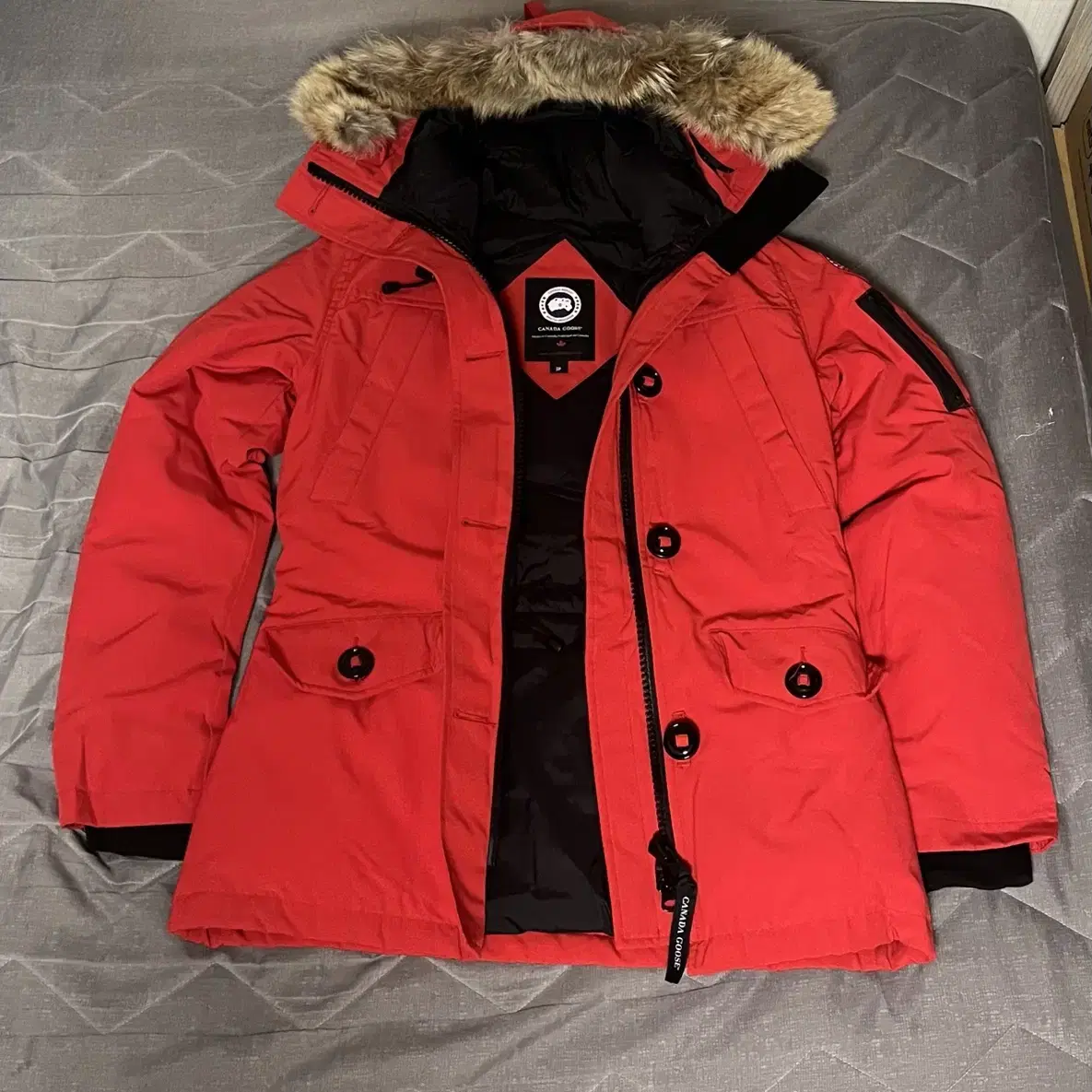 CANADAGOOSE MONTEBELLO 캐나다구스 몬테벨로 레드색상 S