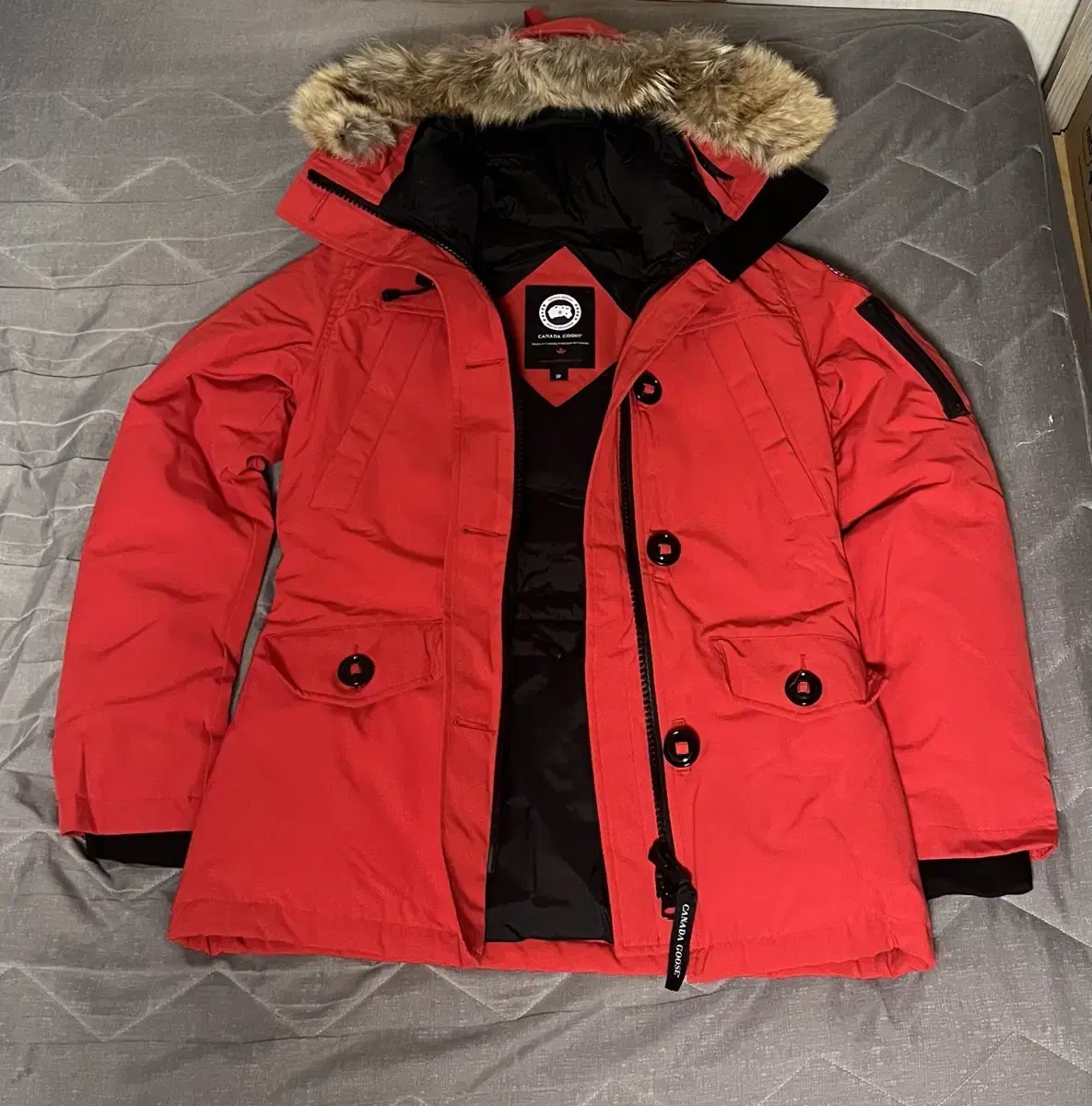 CANADAGOOSE MONTEBELLO 캐나다구스 몬테벨로 레드색상 S