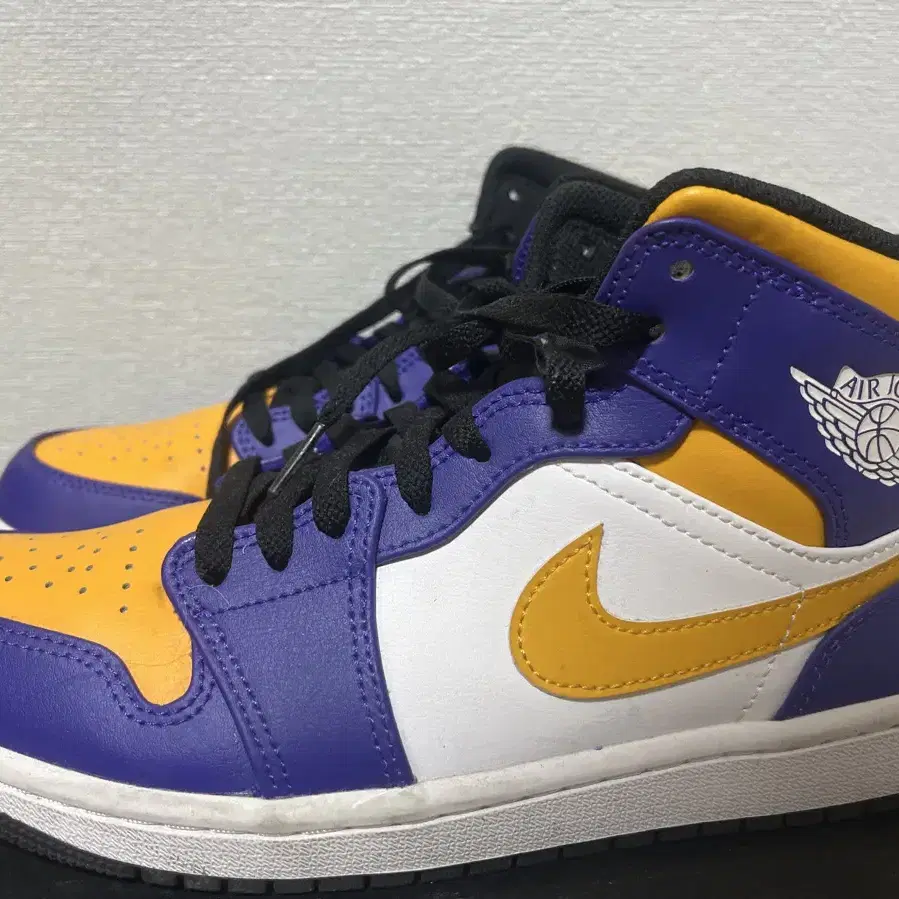 Jordan 1 Mid Dark Concord Taxi