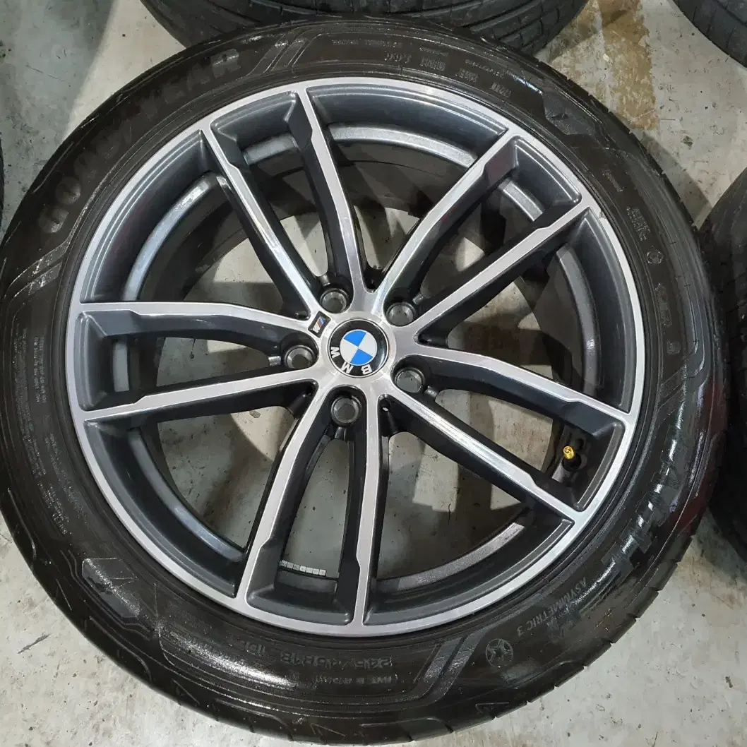 BMW G30 5시리즈 662M 18인치 순정 휠타이어 판매합니다