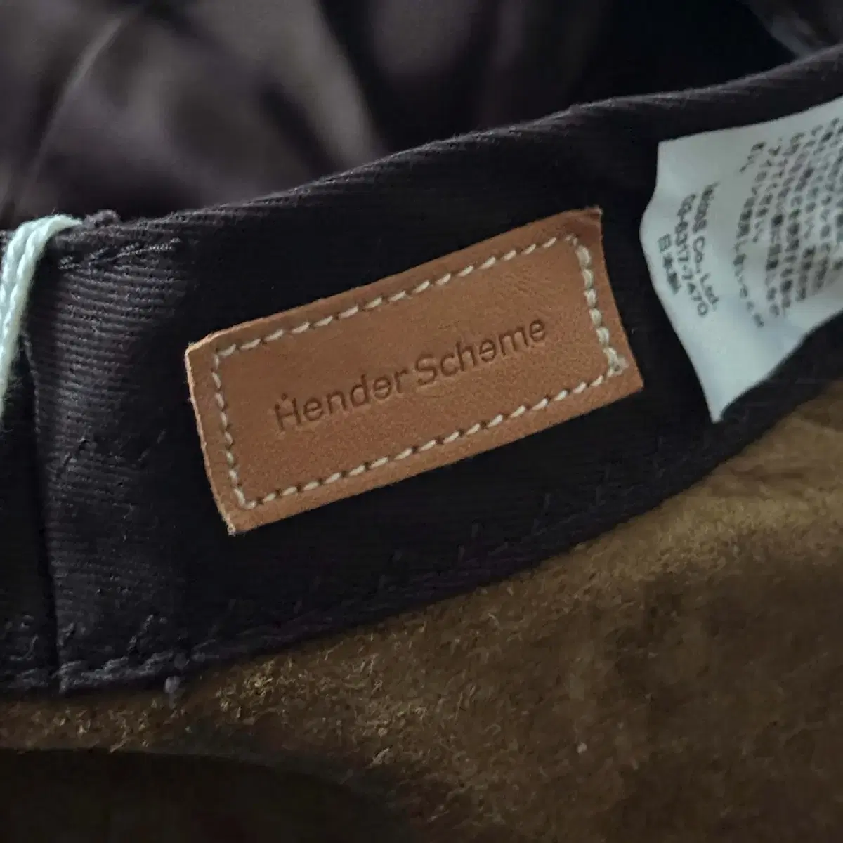 HENDER SCHEME 헨더스킴 스웨이드 가죽 캡