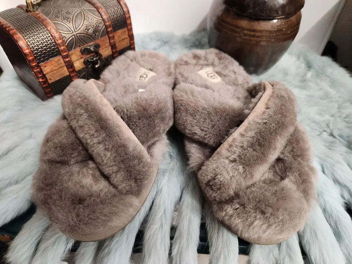 UGG(정품)240mm(여성)(슬리퍼형신발)