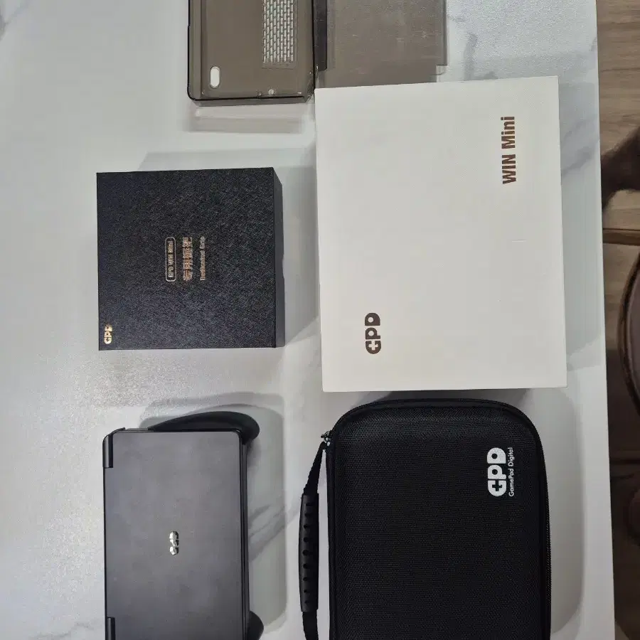 GPD WINMINI 8840U 32G 2T 판매합니다.