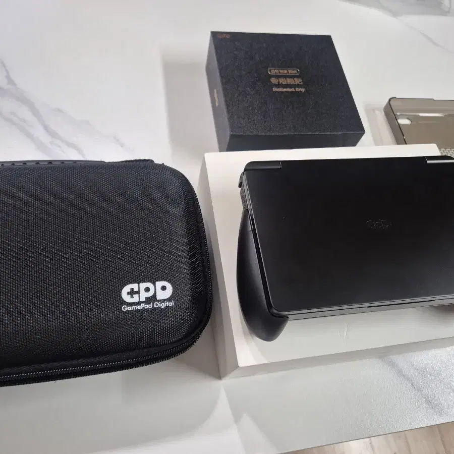 GPD WINMINI 8840U 32G 2T 판매합니다.