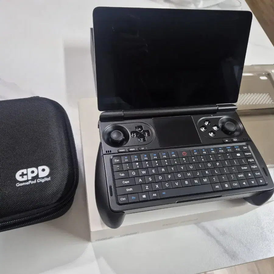 GPD WINMINI 8840U 32G 2T 판매합니다.