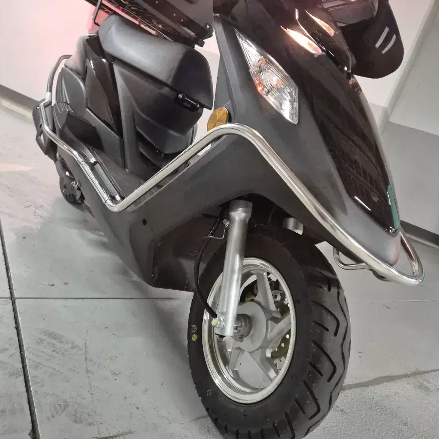 24년 vf100R 300km 신차급판매