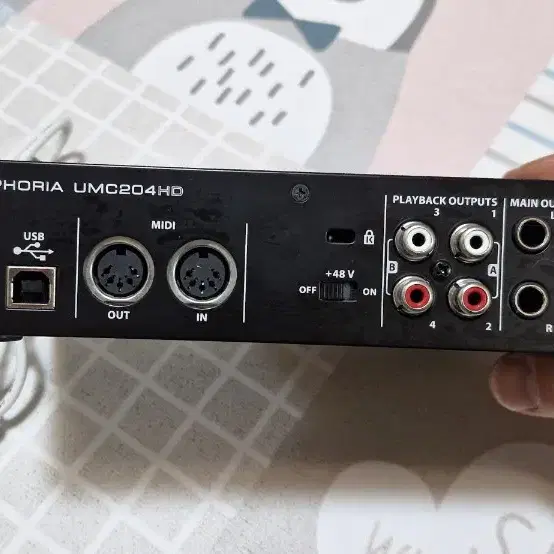 베링거 UMC204HD 인터페이스 팝니다