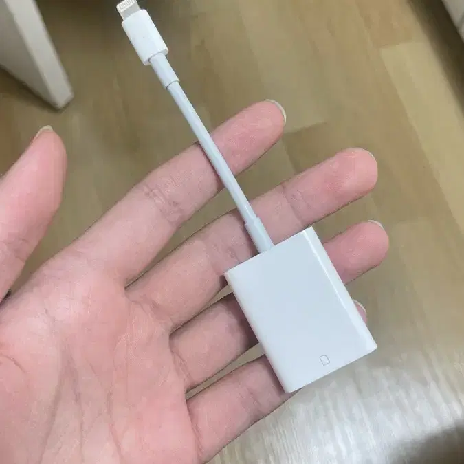 Apple SD 카드 리더기 팝니다