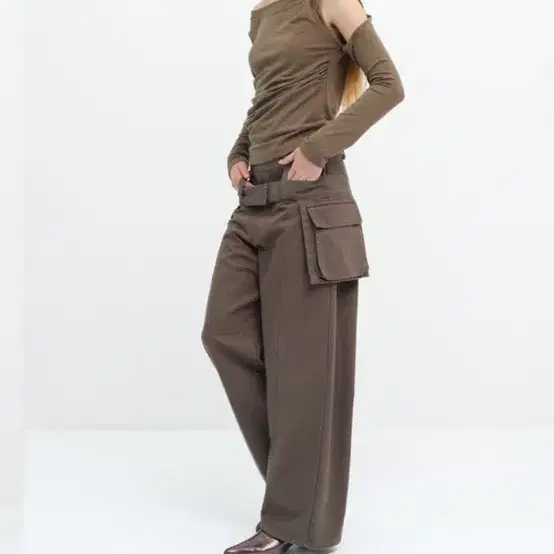 Cerric SHOULDER TWISTED TOP khaki