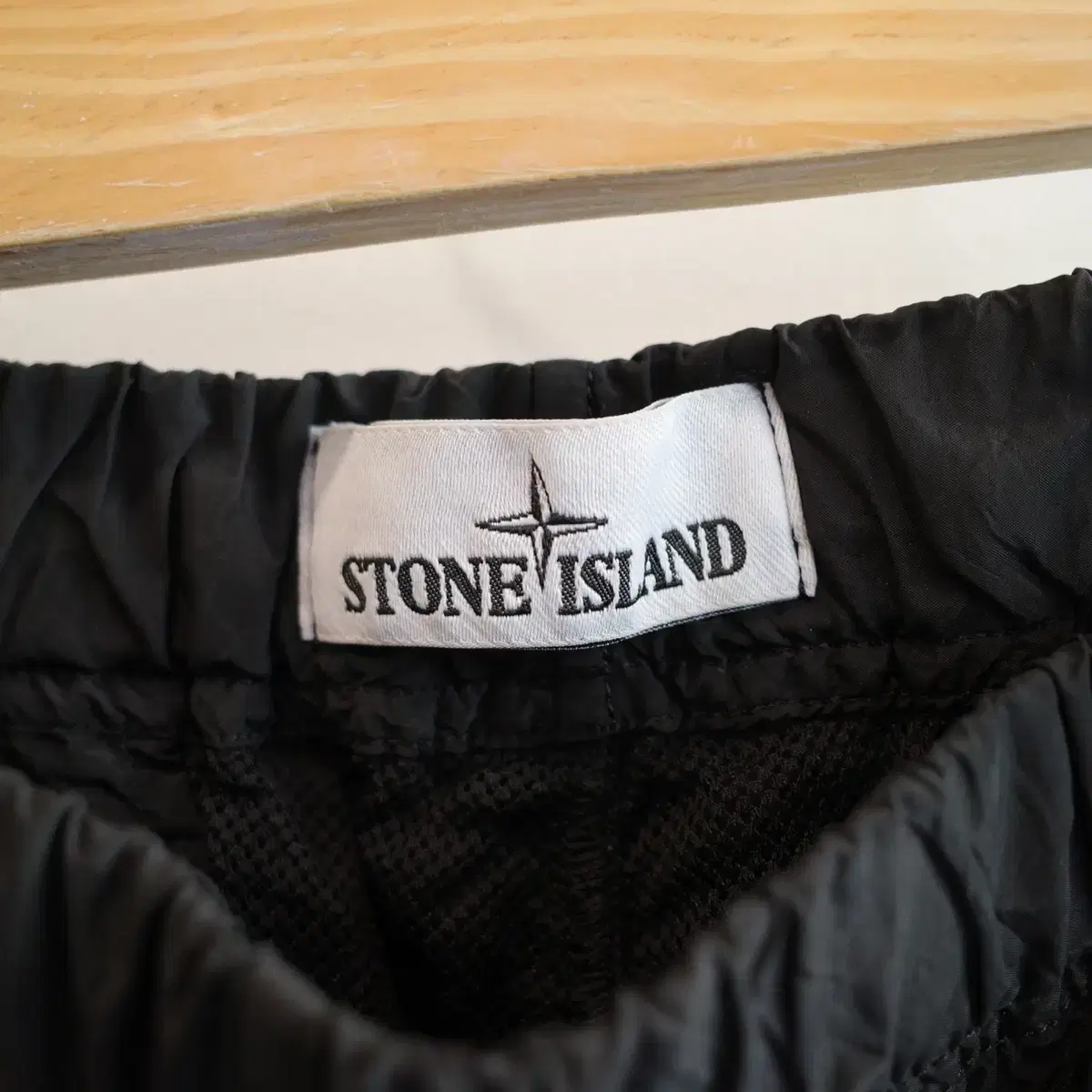 STONE ISLAND 스톤 아일랜드 메탈 나일론 조거팬츠