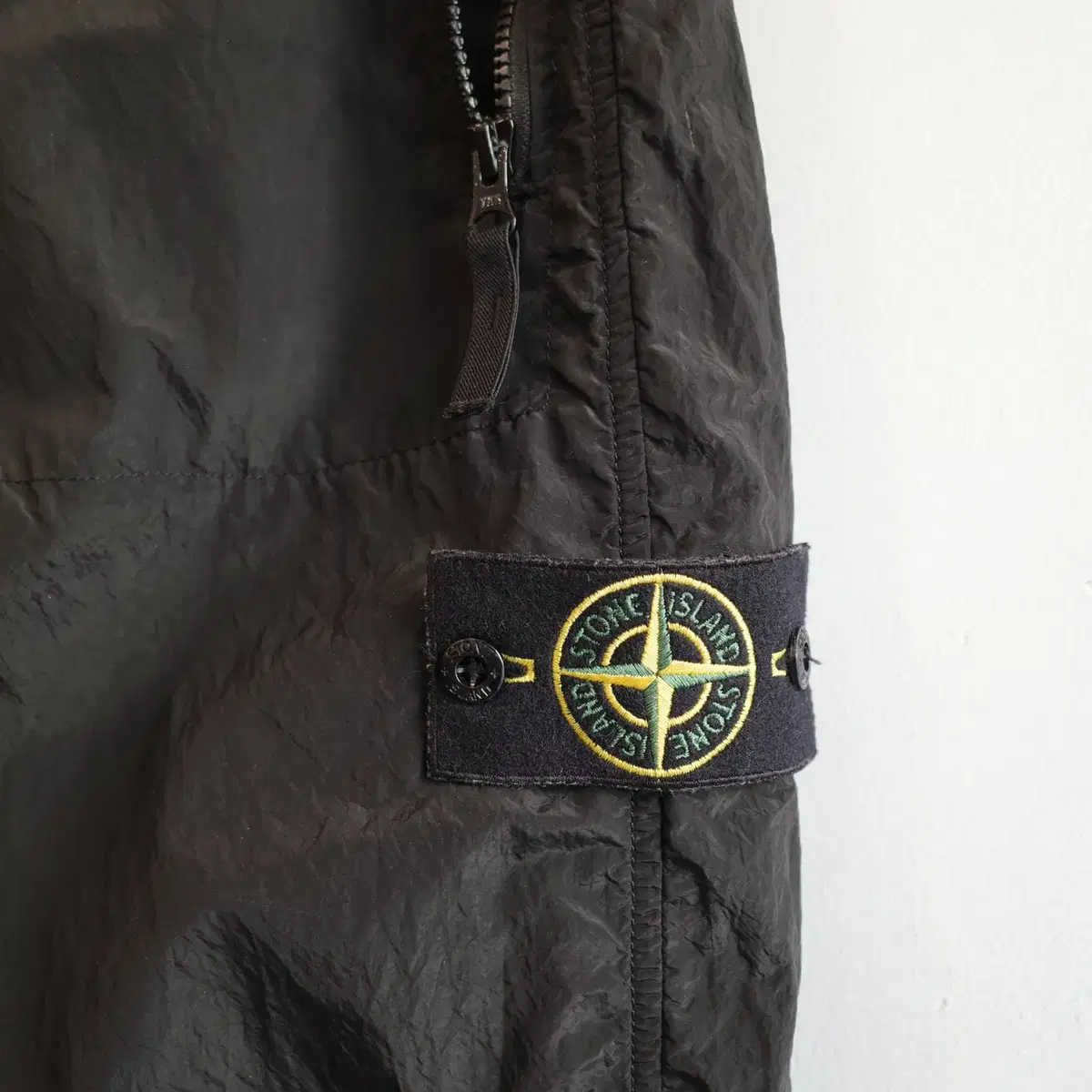 STONE ISLAND 스톤 아일랜드 메탈 나일론 조거팬츠