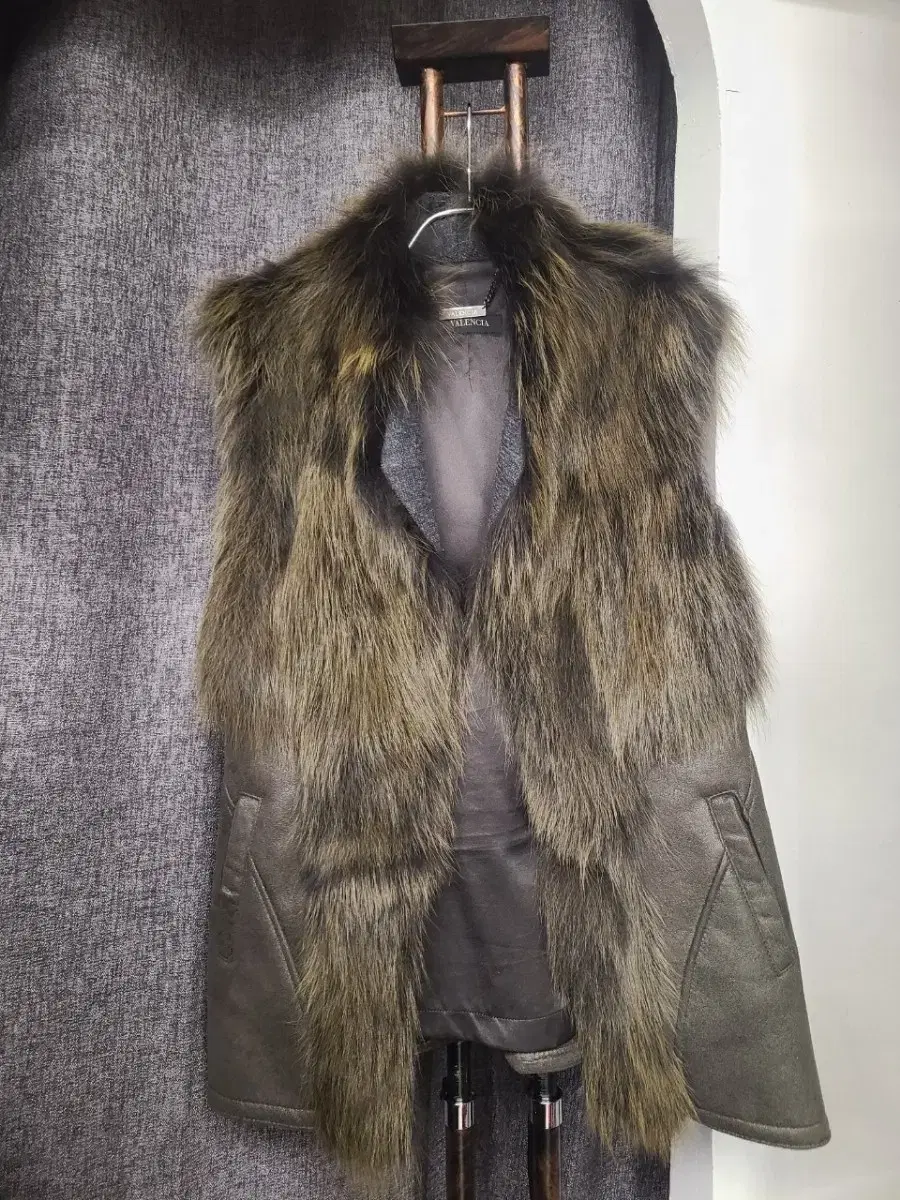 Valencia (genuine) (women's) Coyote (vest)