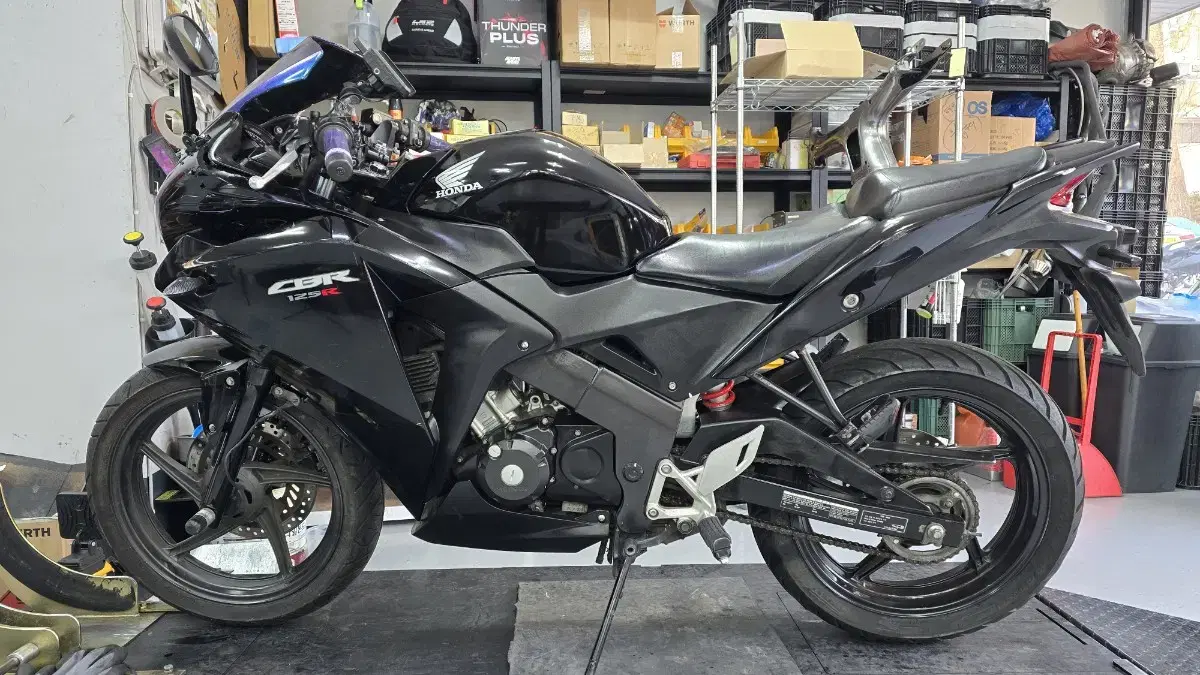 cbr125r 120만 팝니다.