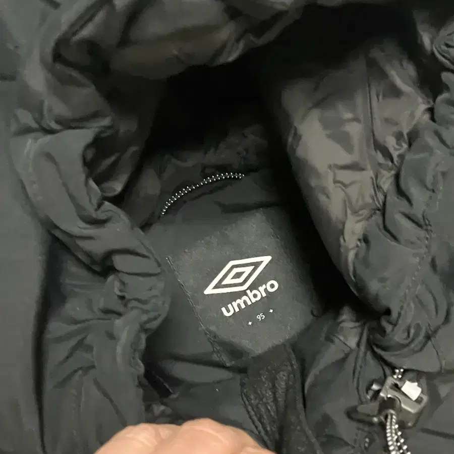 엄브로 성남fc 선수지급용 경량패딩 95