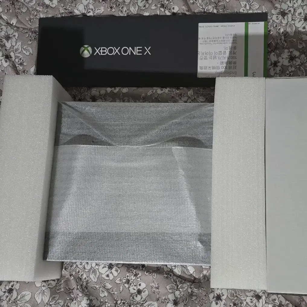 (급전필요/변색있음) XBOX ONE X 1TB A급 박스셋 판매합니다!