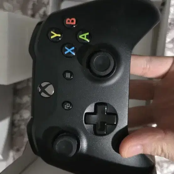 (급전필요/변색있음) XBOX ONE X 1TB A급 박스셋 판매합니다!