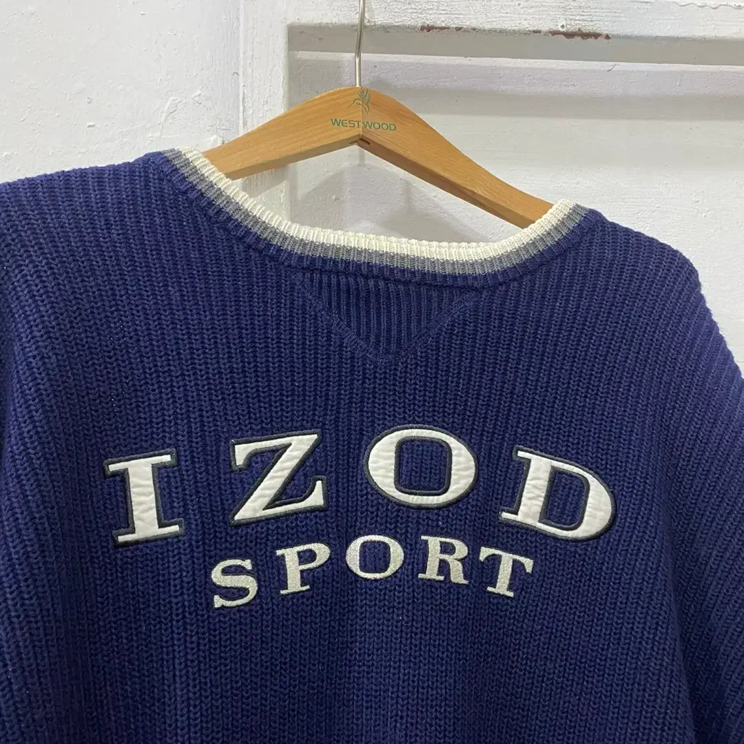 4906. IZOD 빅로고 니트