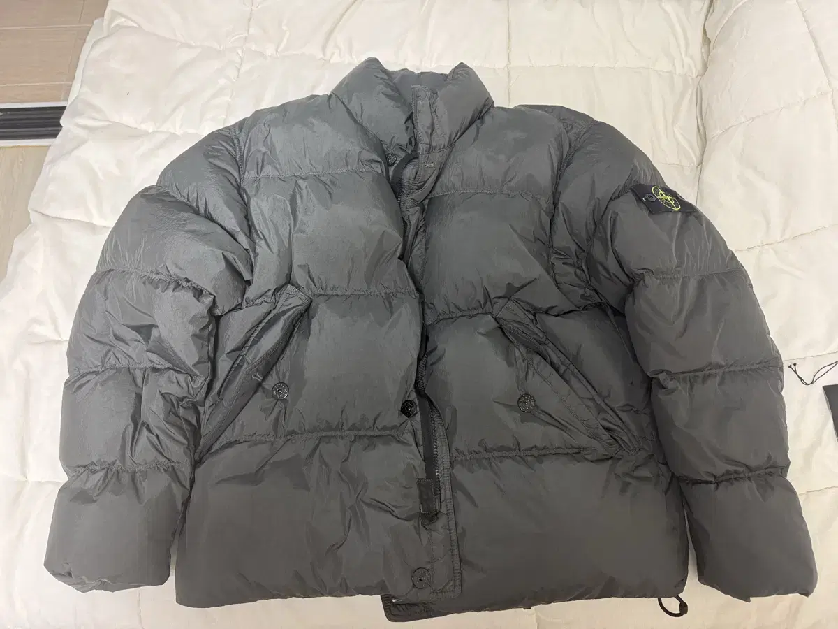 Stone Island Crinkle Wrap 24FW V0062 L size sold